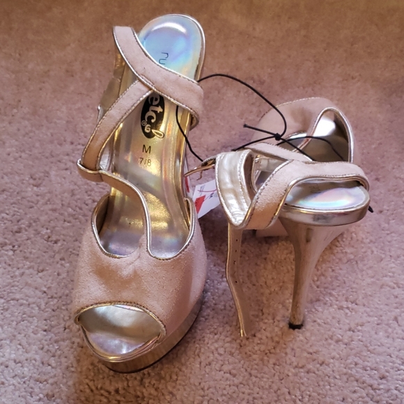 Shoes - Picture 6 of 7